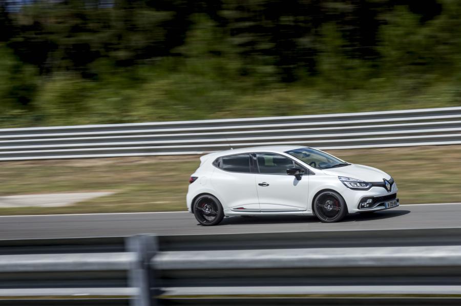  Renault Clio R.S. 220 Trophy 2016 года  (фото 5 из 25)